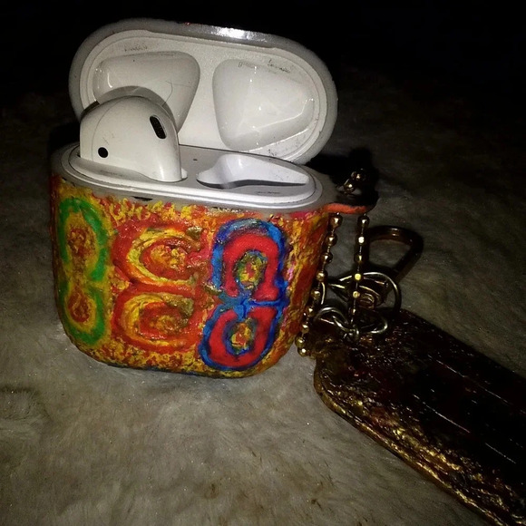 Coach custom airpod 2nd Gen case + single bud - Picture 5 of 7